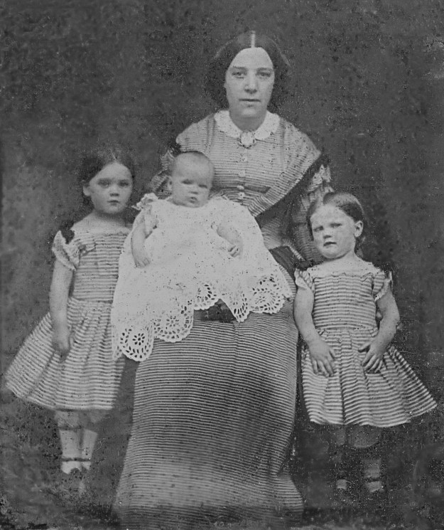 Marion McLaren with her three eldest daughters. Jane Louisa is on the far left. Marion is the baby and Mary (Minnie) is on the far right.